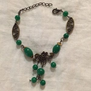 Vintage-look bracelet with green beads
